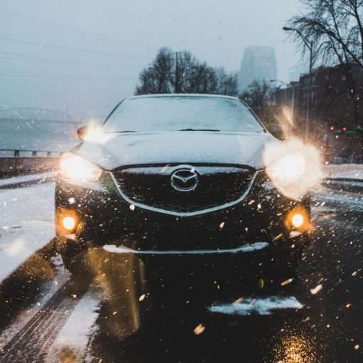 How to defrost a frozen windscreen