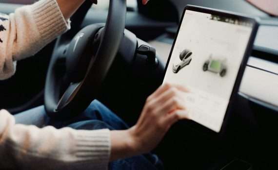 How to check the oil when your car has no dipstick - image of a car computer